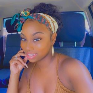 Meet your Posher, Dina
